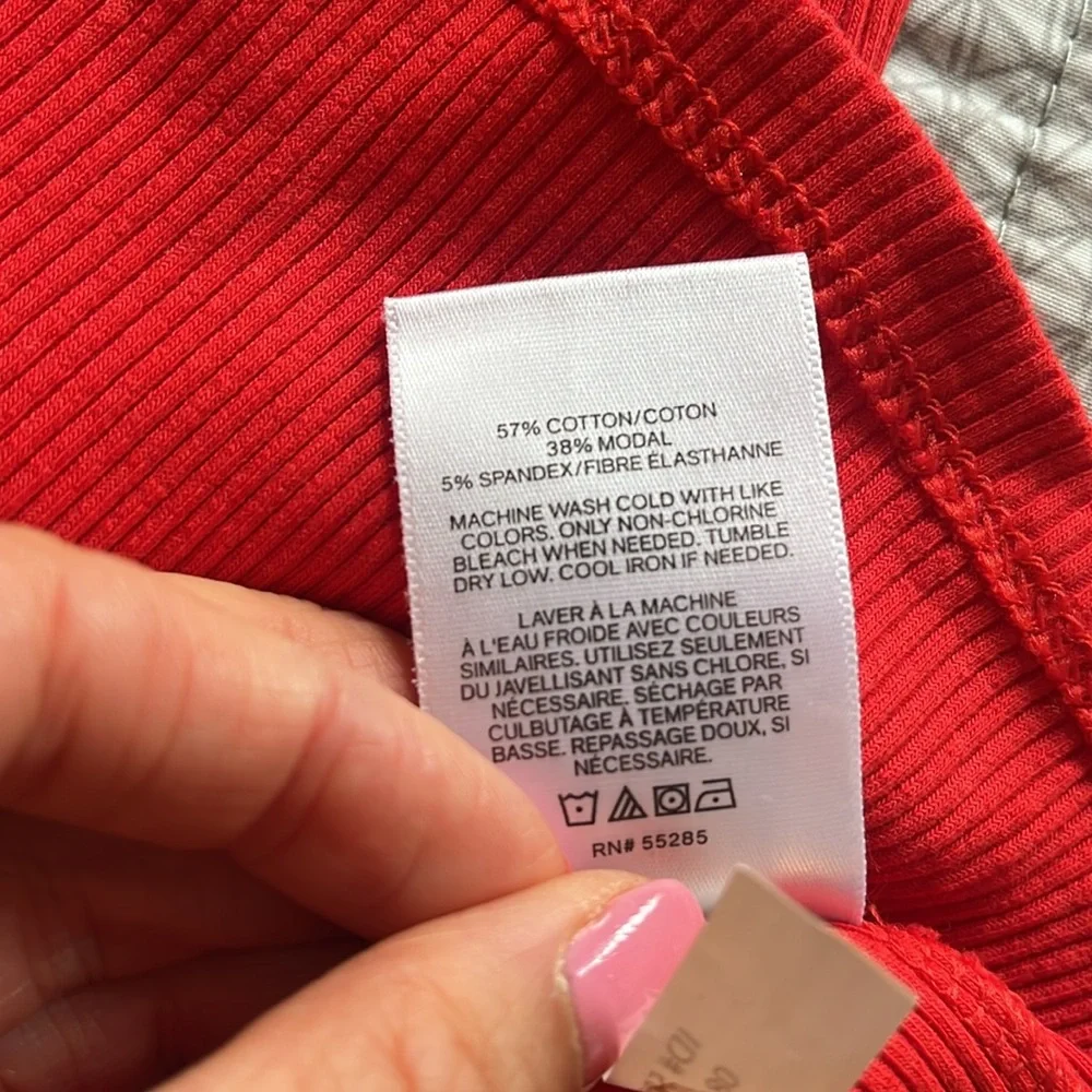 Express Ribbed Tank Top - Picture 3 of 4